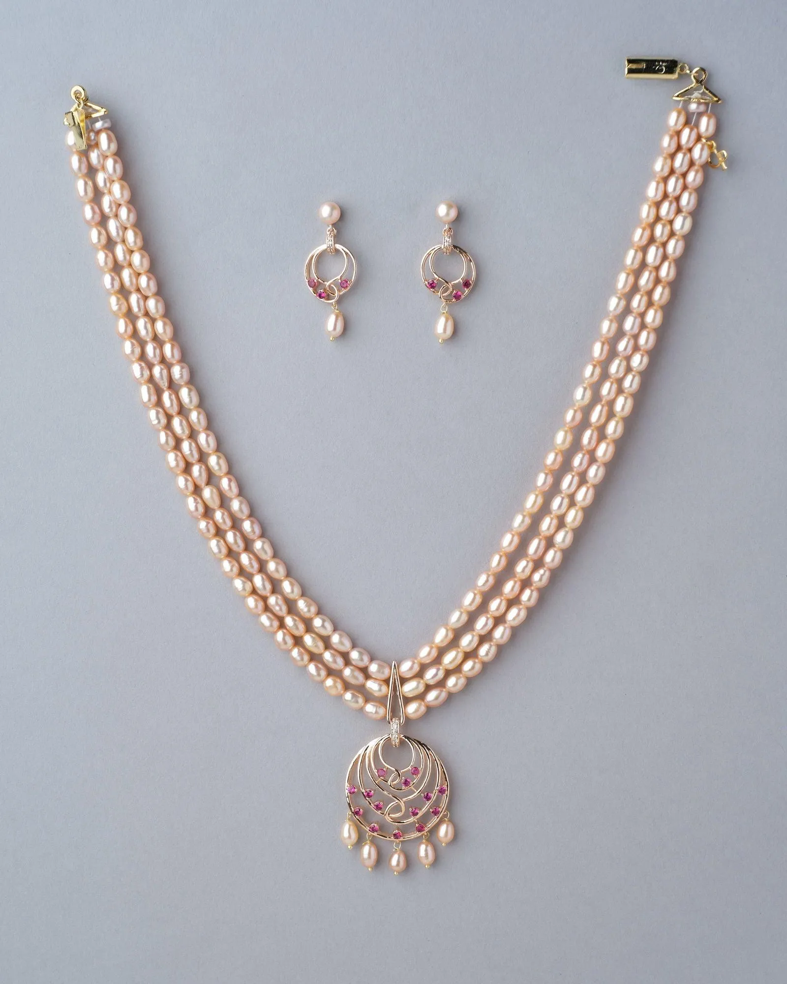 Areebha Pearl Necklace Set