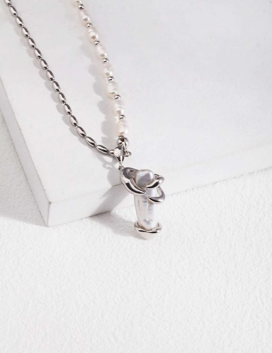 Baroque Pendant Metal-Accented Pearl Necklace