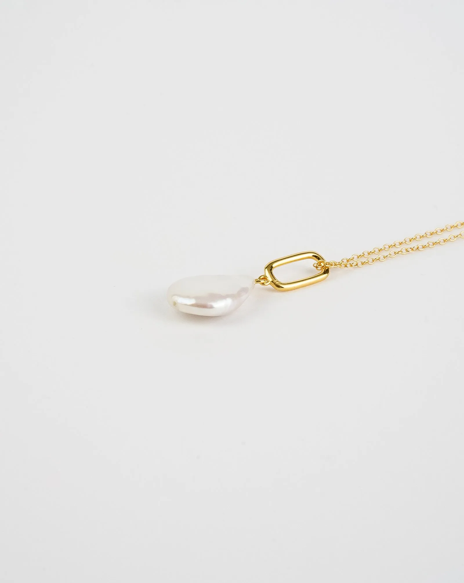 Drop Pearl Necklace